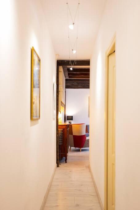 Le "Pied A Terre" - Appartement Plein Centre Avec Parking Prive Bourges Eksteriør billede
