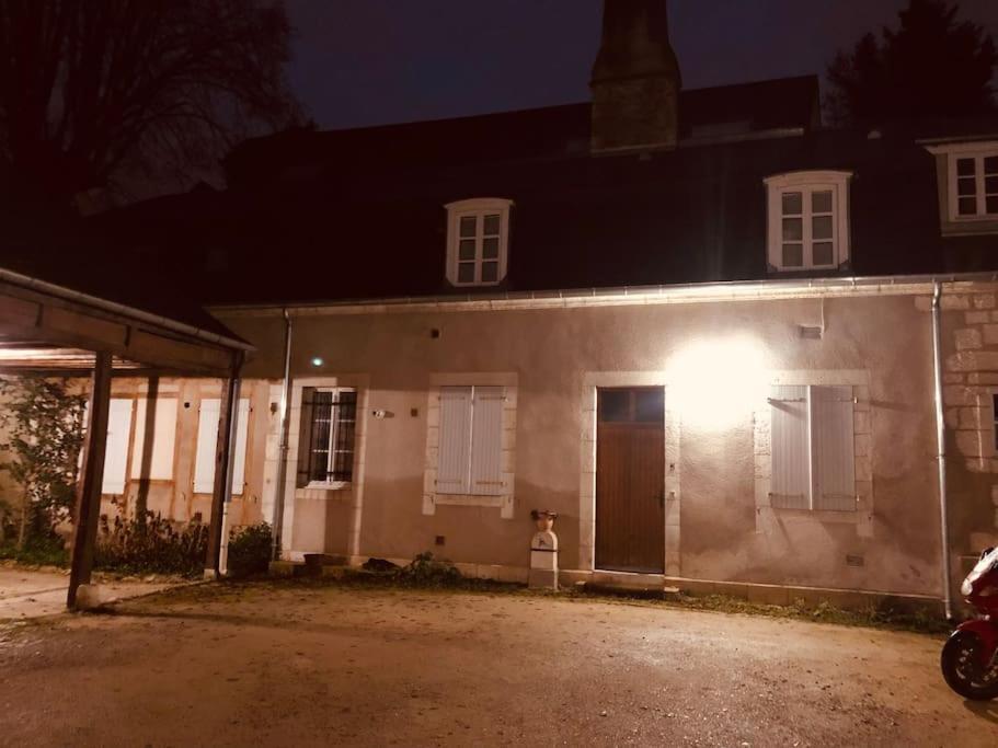 Le "Pied A Terre" - Appartement Plein Centre Avec Parking Prive Bourges Eksteriør billede