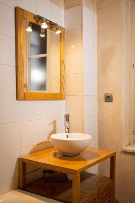 Le "Pied A Terre" - Appartement Plein Centre Avec Parking Prive Bourges Eksteriør billede