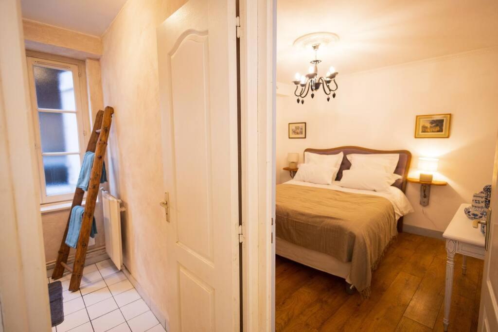 Le "Pied A Terre" - Appartement Plein Centre Avec Parking Prive Bourges Eksteriør billede
