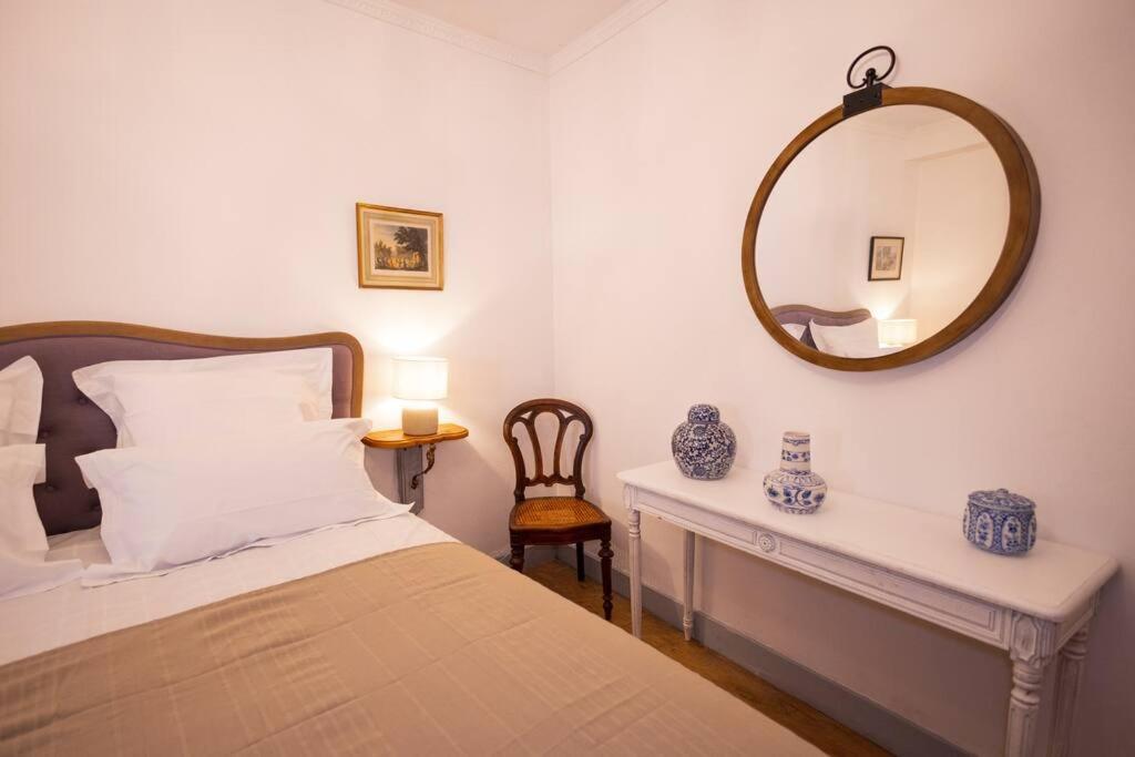 Le "Pied A Terre" - Appartement Plein Centre Avec Parking Prive Bourges Eksteriør billede